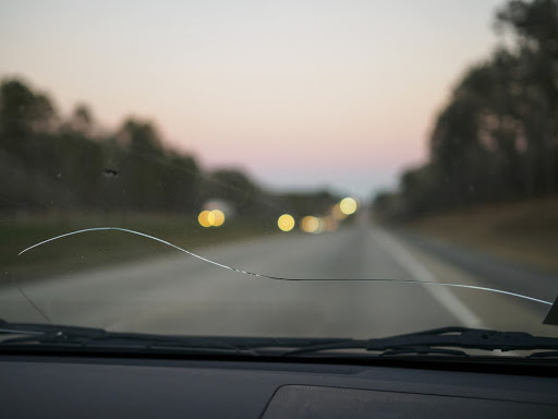 is it safe to drive with a cracked windshield?